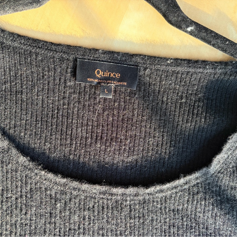 Quince featherweight, cashmere ribbed crewneck sweater black